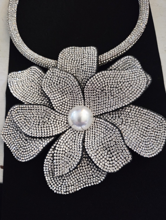 Natasha Couture Jewelry - NWT Natasha Oversized Crystal Flower Statement Necklace Silver